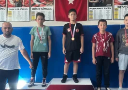 Genç güreşçiler Kumluca'da ter döktü