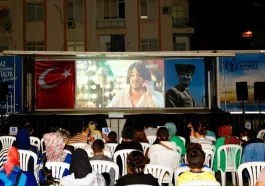 Gezen sinema ilçe ilçe dolaşarak sinemaseverlerle buluşuyor