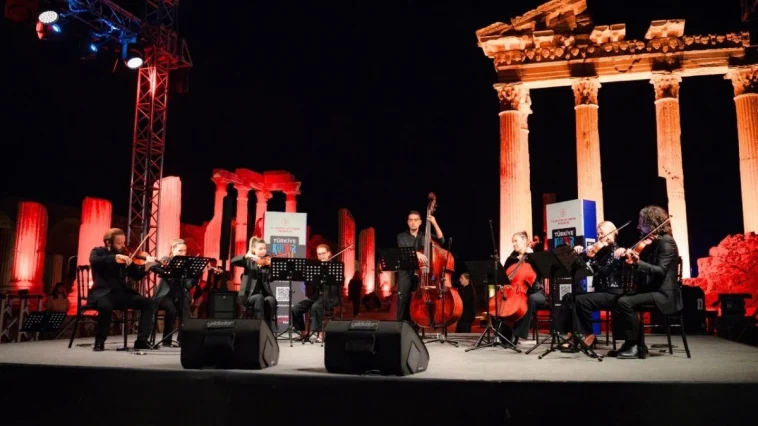 Görkemli Aspendos'ta görkemli dans gösterisi