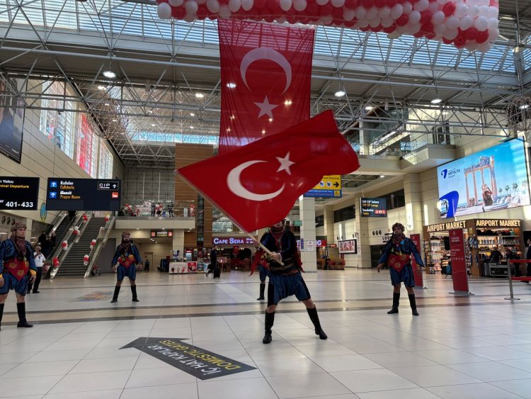 FRAPORT TAV ANTALYA HAVALİMANI’NDA CUMHURİYET COŞKUSU
