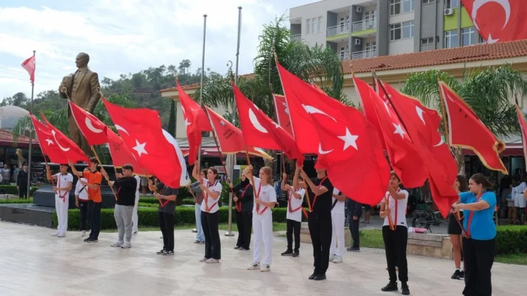 Kemer’de Cumhuriyet Bayramı kutlamaları resmi törenle başladı