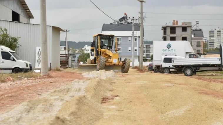 Kepez’den Demirel Mahallesi’ne asfalt