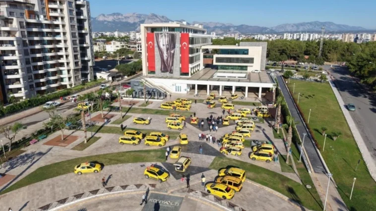 Konyaaltı'nda Cumhuriyet konvoyu