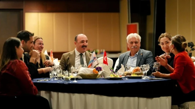 Kotan, Konyaaltılı muhtarlarla bir araya geldi