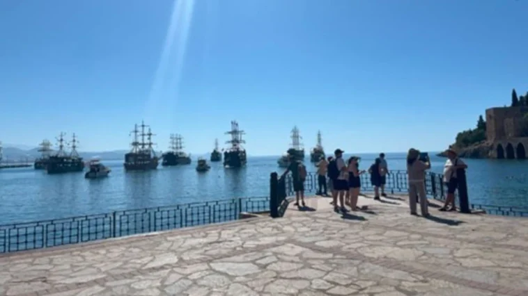 Kruvaziyer gemisi Alanya’ya binlerce turist getirdi