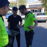 Kuralları çiğneyen iki araç trafikten men edildi