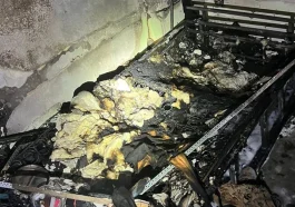 Manavgat'ta bir apartman dairesinde çıkan yangında yatak odası kül oldu