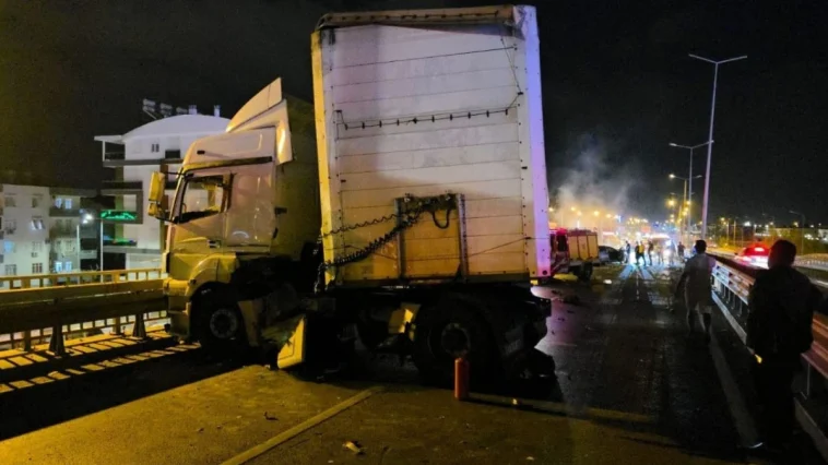 Manavgat’ta TIR ile otomobil çarpıştı: 1 yaralı