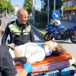 Motosikletli genç ve annesi ölümden döndü