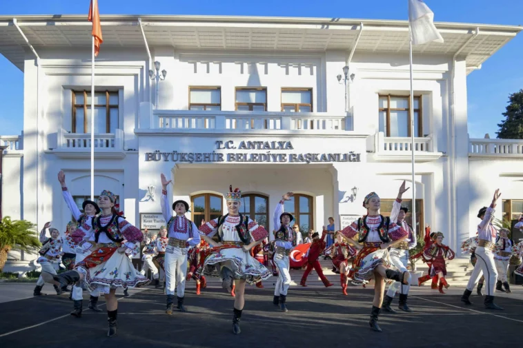 Sanatın kalbi Kaleiçi'nde attı