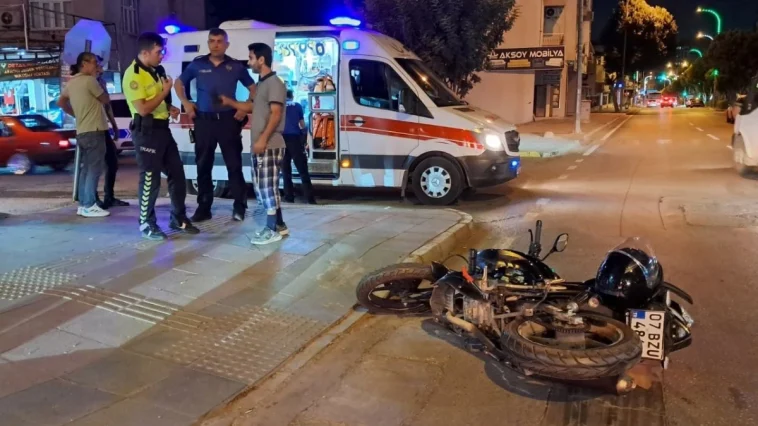 Serik’te araçla çarpışan motosikletin sürücüsü yaralandı