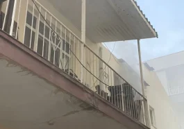 Serik’te ev yangınında muhabbet kuşu kurtarıldı