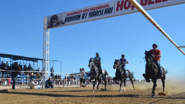Side'de Geleneksel Rahvan At Yarışları yapıldı
