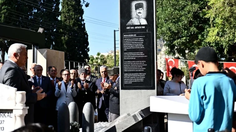 Topçu Yüzbaşı Mustafa Ertuğrul Aker, anıt mezarında anıldı