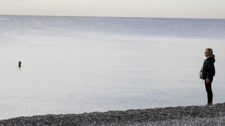 Ataya denizde saygı duruşu