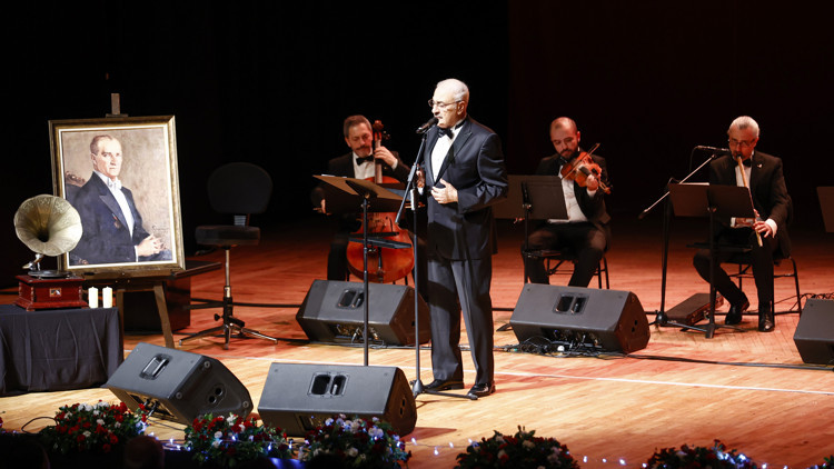 Büyükşehir Atatürkü Hasret konseriyle andı