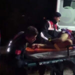 Uçurumdan düşüp mahsur kalan 2 kişi kurtarıldı