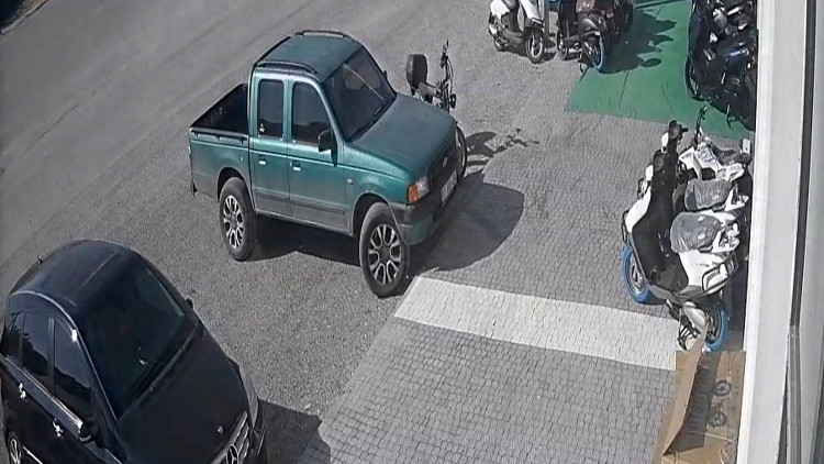 Otomobillerin çarpıştığı kaza kamerada