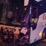 Yolcu otobüsü refüje çıktı: 3 yaralı