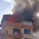 Antalyada yangın paniği... Anne ve çocuklarını kapıyı kırarak kurtardılar