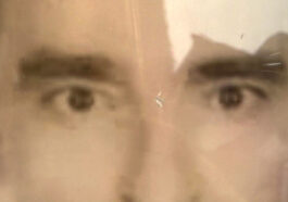 Arkadaşını tuvalette ölü buldu