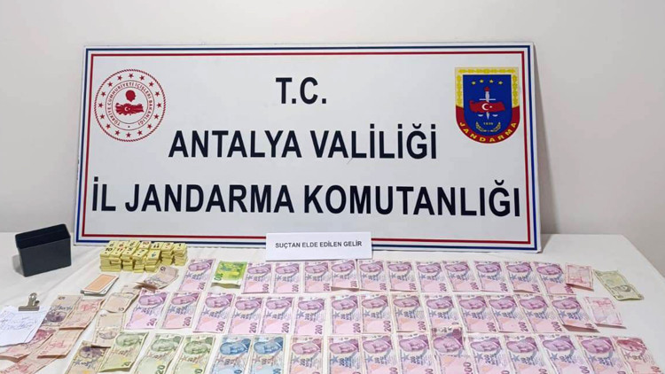 Muhtarın işlettiği kahveye kumar baskını