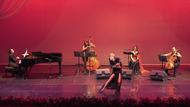 Antalyada tutkunun dansı