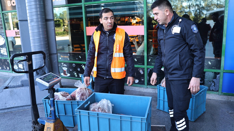 Otogarda usulsüz taşınan 270 kilo ete el konuldu