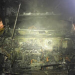 Seyir halindeki otomobil alev alev yandı