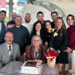 28 yıl sonra buluşup, öğretmenlerine sürpriz yaptılar