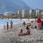 Aralık ayında denize girip, güneşlendiler