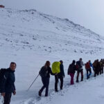 Beyaza bürünen zirvelere kar yürüyüşü