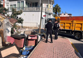 Kepez Belediyesinden çöp ev temizliği; 2 kamyon atık toplandı