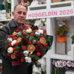 Yılbaşı çiçeği kokina 500 liradan başlayan fiyatlarla vitrinlerde