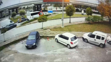 Ambulansa yol vermek isterken kaza yaptı: 4 yaralı