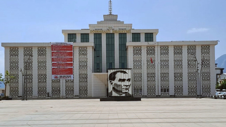 Döşemealtı Belediyesine yolsuzluk operasyonu; 10 gözaltı