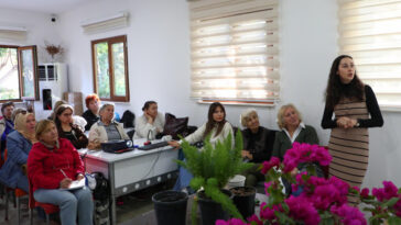 Büyükşehirden yaş almış bireylere evde çiçek yetiştiriciliği eğitimi