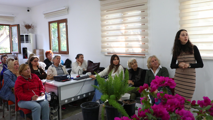 Büyükşehirden yaş almış bireylere evde çiçek yetiştiriciliği eğitimi