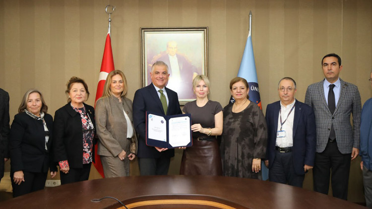 Akdeniz Üniversitesi Hastanesine anjiyografi cihazı bağışı