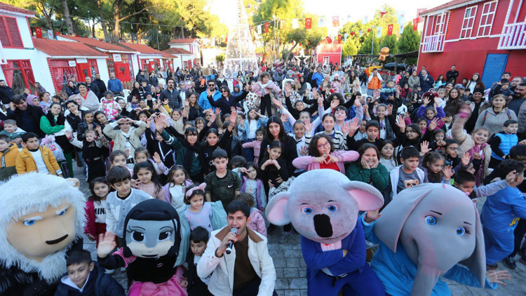 Kepezde yeni yıl heyecanı Dokumaparkta yaşandı