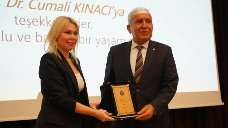 Akdeniz Üniversitesi'nde 'Çevre Hizmet Ödülleri' sahiplerini buldu