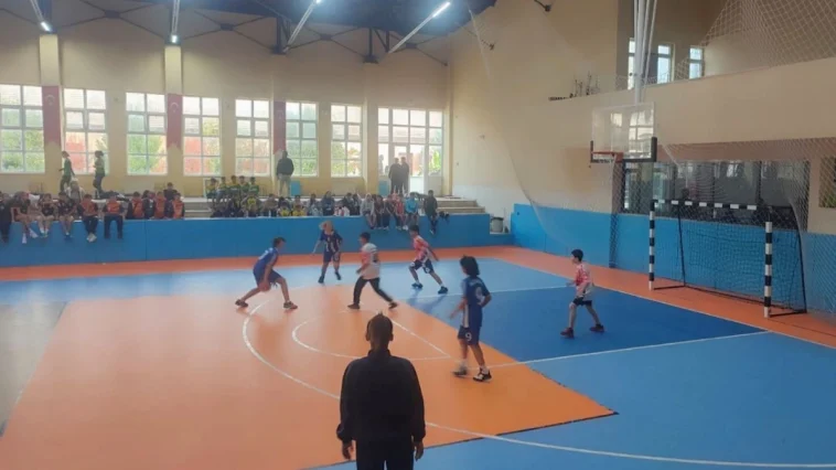 Aksu'da basketbol okul faaliyetleri devam ediyor