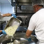 Alanya Aşevi’nden ihtiyaç sahiplerine günde 2 öğün sıcak yemek