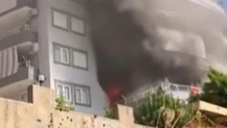 Alanya'da 5 katlı binada korkutan yangın