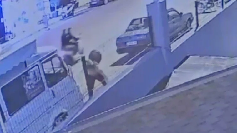 Alanya’da kadına sokak ortasında bıçaklı saldırı