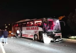Alanya'da otobüs ile tır çarpıştı: 5 yaralı