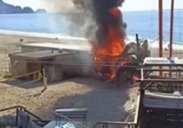 Alanya'da plaj büfesi alev alev yandı