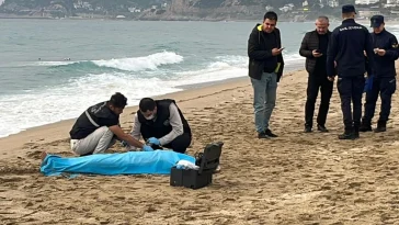 Alanya’da sahilde bir kadın ölü bulundu