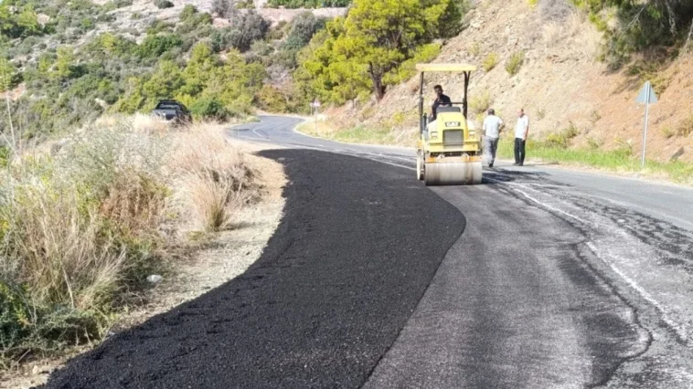 Alanya’da yol bakım mesaisi devam ediyor