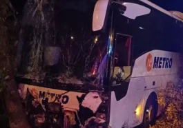 Alanya’da yolcu otobüsü kaza yaptı: 3 yaralı